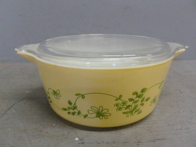 lot 209 image: Vintage Pyrex Bowl