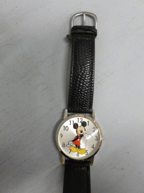lot 220 image: Mickey Mouse Collectible