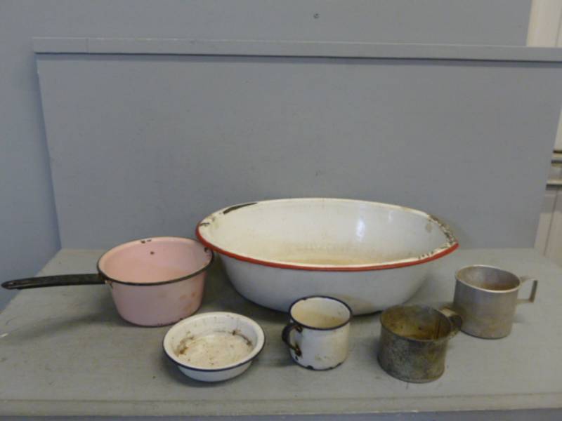 lot 227 image: Vintage Enamelware