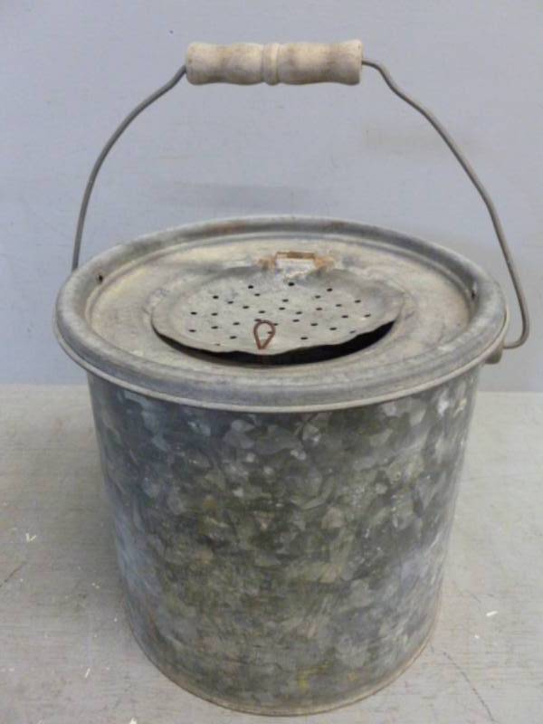 lot 233 image: Vintage Minnow Bucket