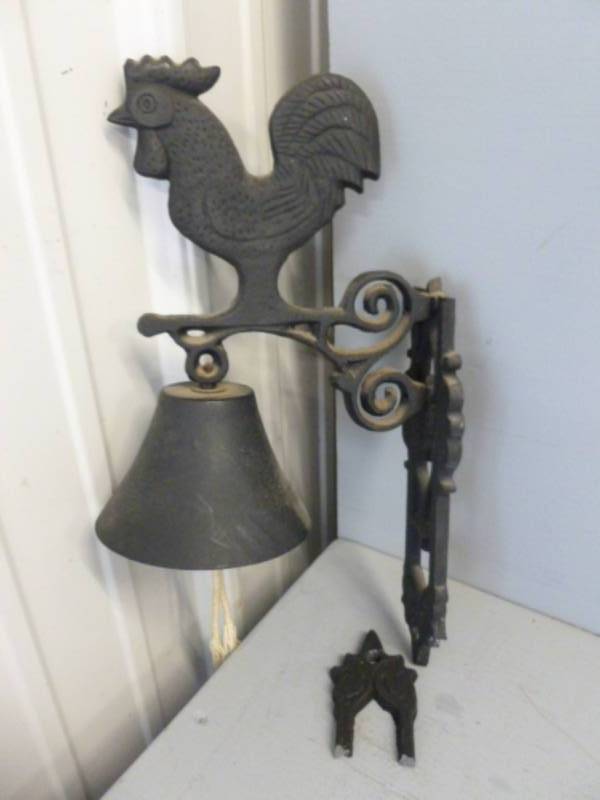 lot 254 image: Cast Iron Bell