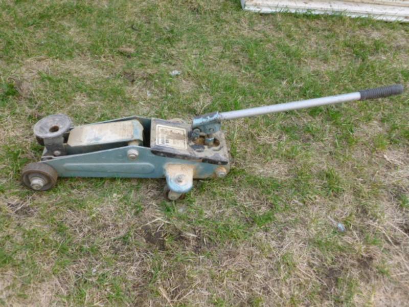 lot 270 image: Hydraulic Floor Jack