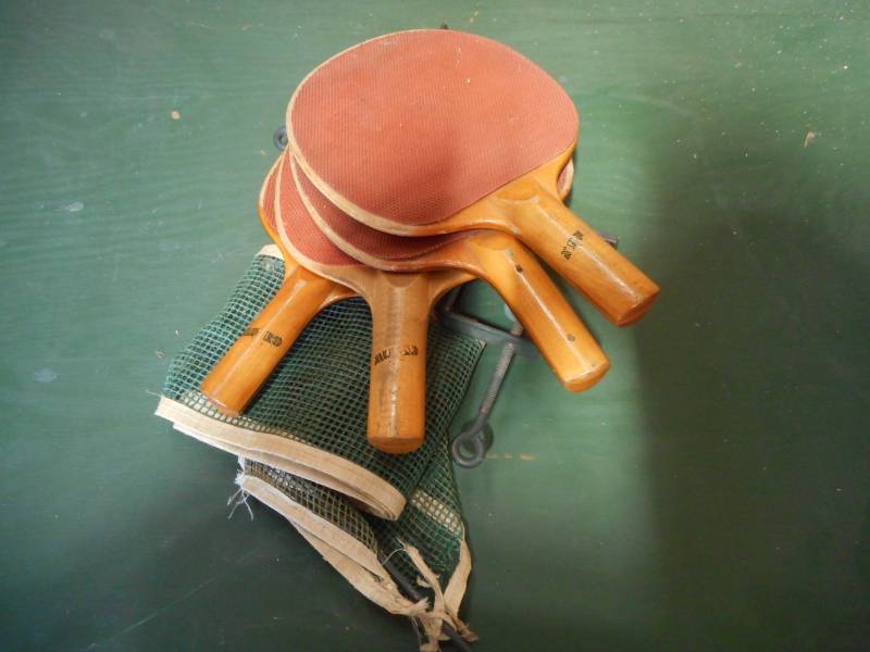 lot 18 image: Ping Pong Table w Paddles