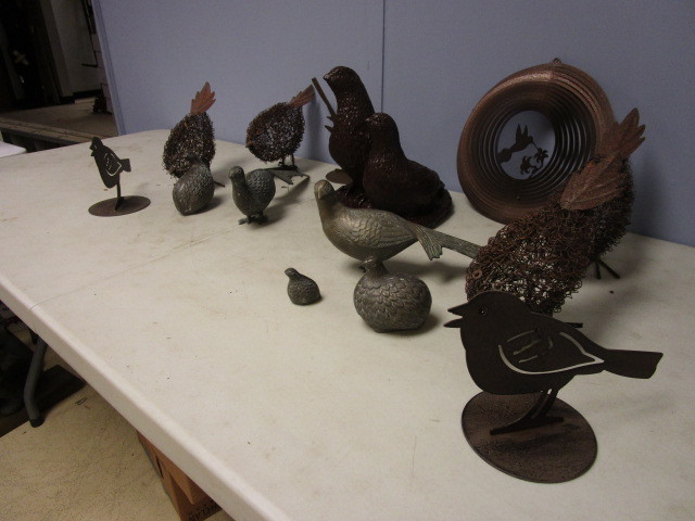 lot 805 image: BIRD STATUES AND ACCESSORIES