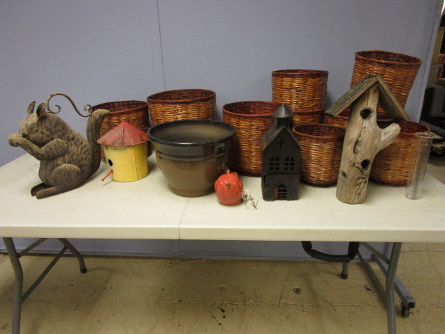 lot 814 image: BASKETS, SQUIRREL WATERING CAN AND MORE