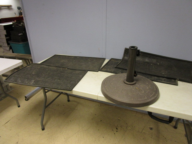 lot 815 image: PATIO UMBRELLA STAND AND RUBBER MATS