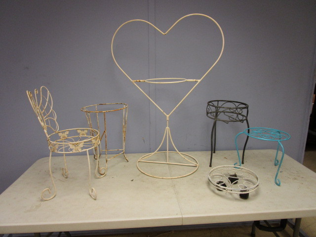 lot 823 image: METAL PLANTER STANDS