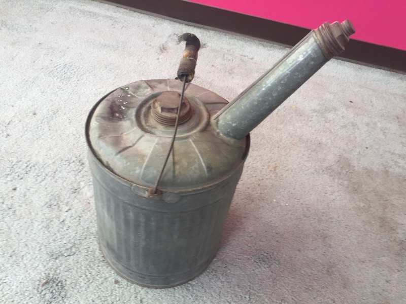 lot 7 image: Old Metal Gas Can