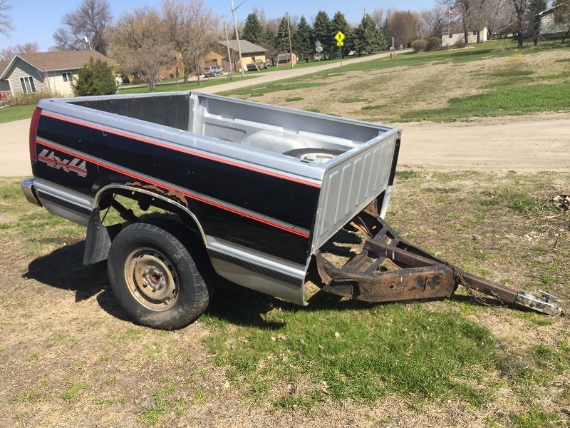 lot 2 image: Pickup Box Trailer