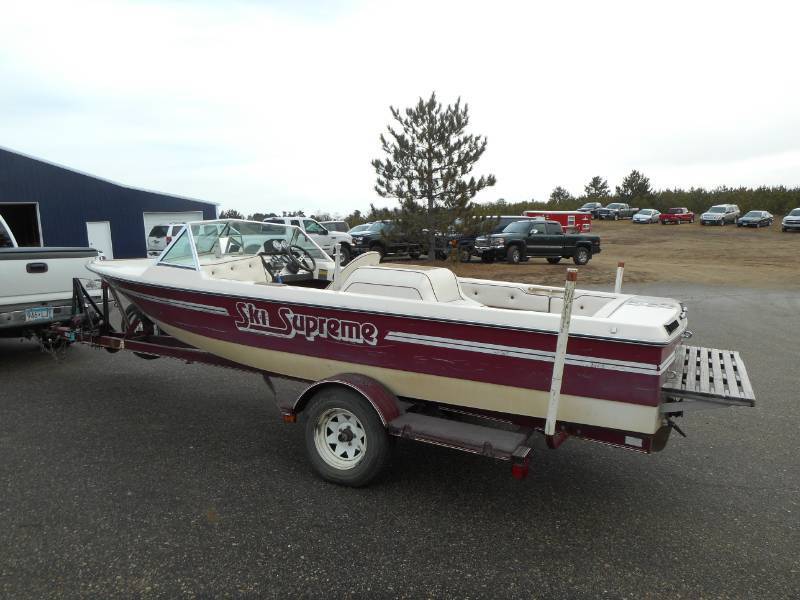 lot 1 image: 1985 19 Ski Supreme
