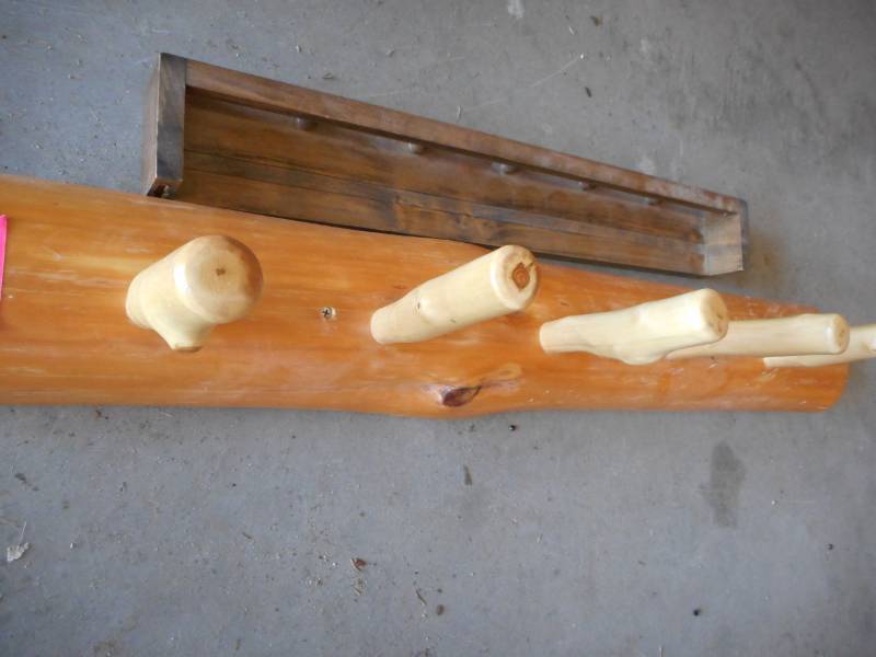 lot 9 image: Coat Rack