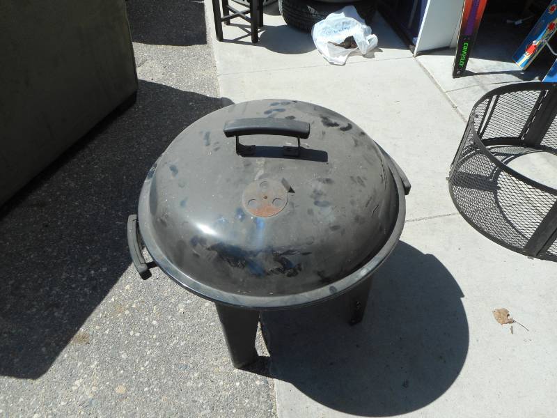 lot 10 image: Coleman Charcoal Grill
