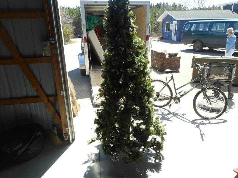 lot 16 image: Artificial Tree