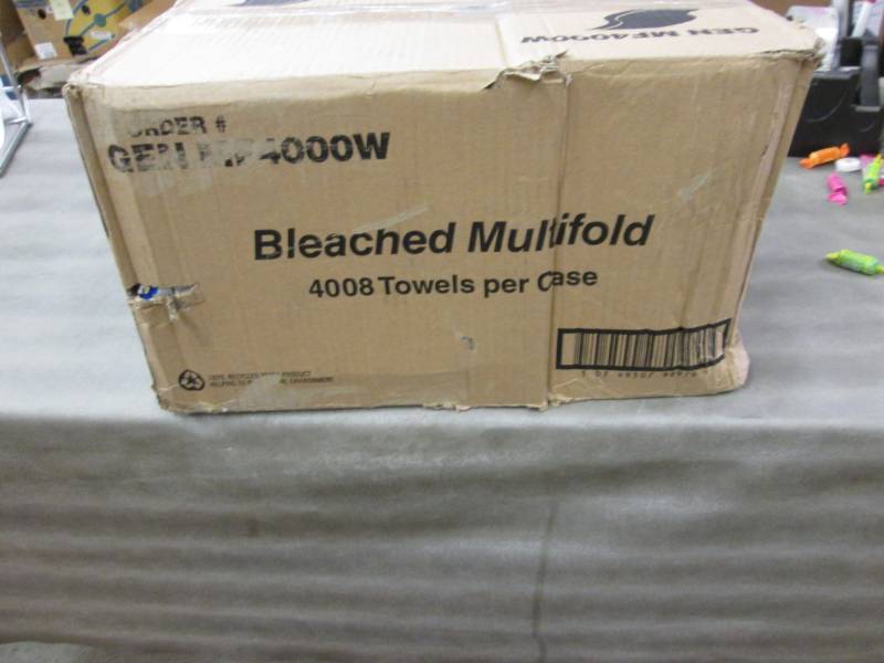 lot 9 image: GEN - Multi-Fold Paper Towels, 1-Pl...