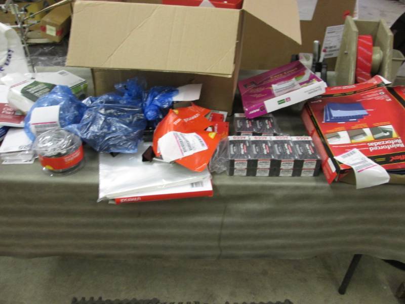 lot 10 image: Mixed Lot Large Binder Clips, Jumb...