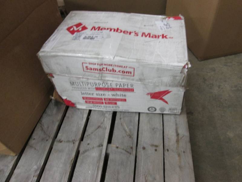 lot 19 image: 9 Reams Members Mark Copy Paper 20 ...