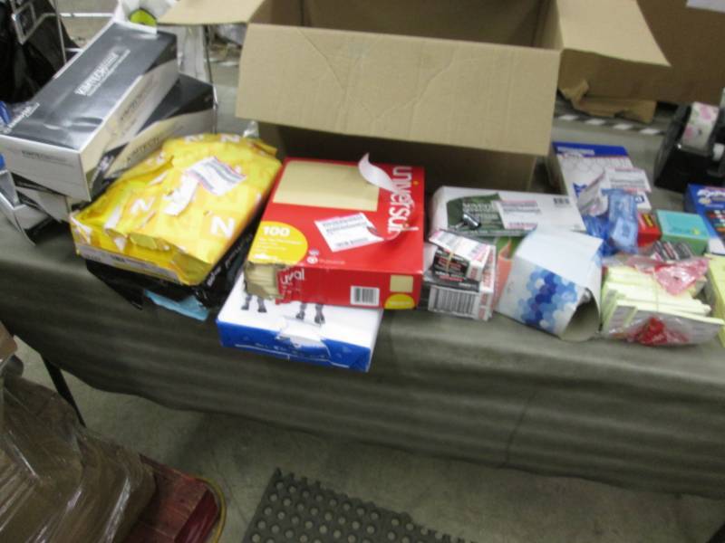 lot 23 image: Kim-Wipes, Yellow & Blue paper, 8.5...