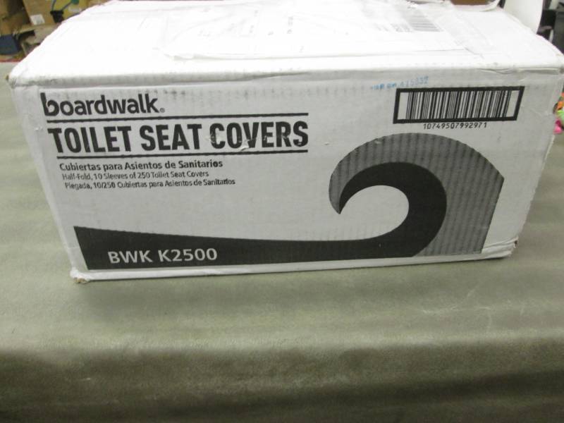 lot 25 image: Boardwalk K2500 Premium Half-Fold T...