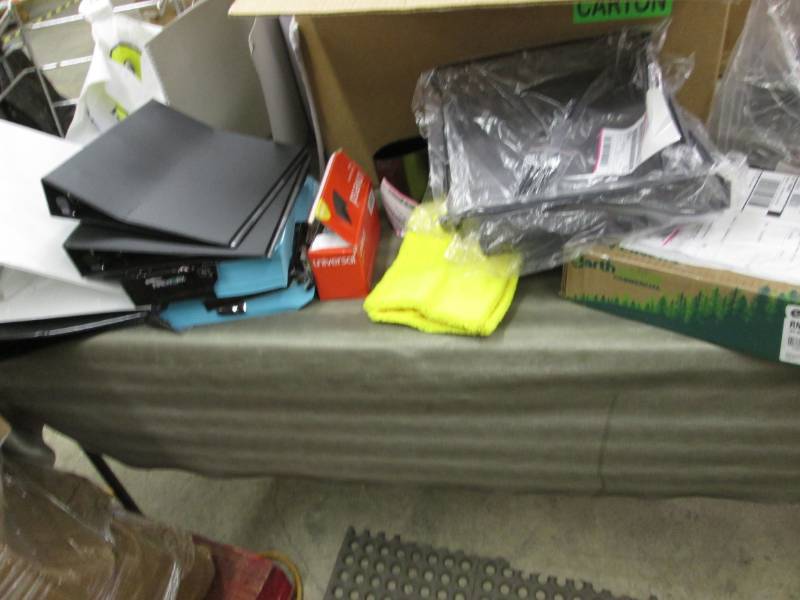 lot 26 image: Organizers, Binders, Tape Dispenser...