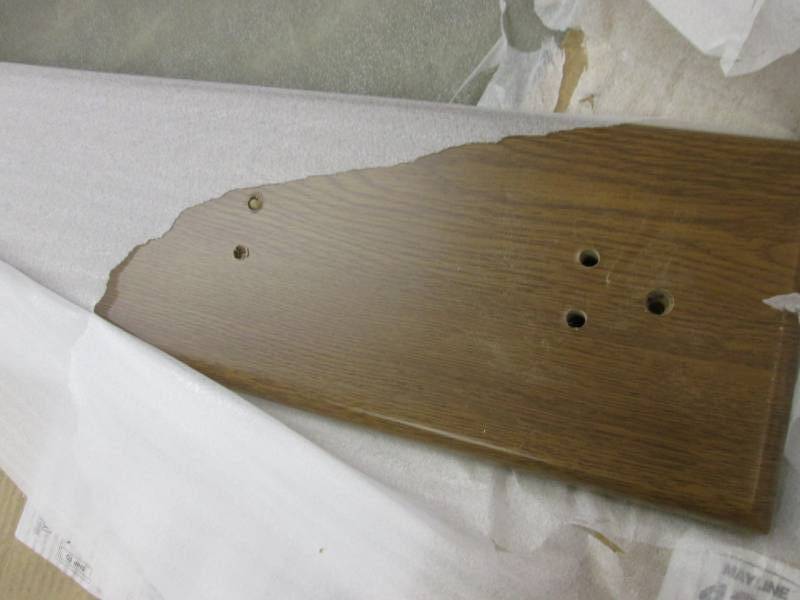 lot 48 image: Medium Oak 6 Hook Wall Rack, hooks ...