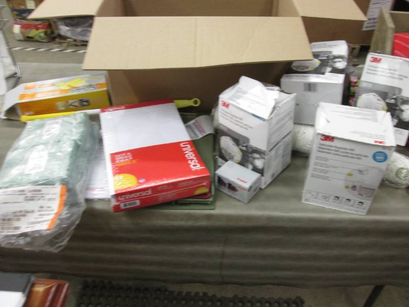 lot 62 image: 4 Mop Heads, Legal Pads, 4 - 20 pks...