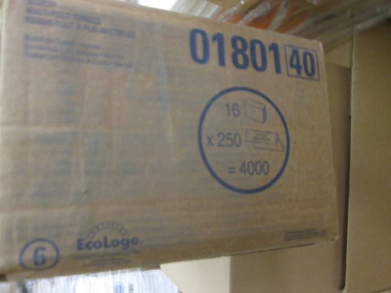 lot 72 image: Case of Scott MultiFold Towels 4000...