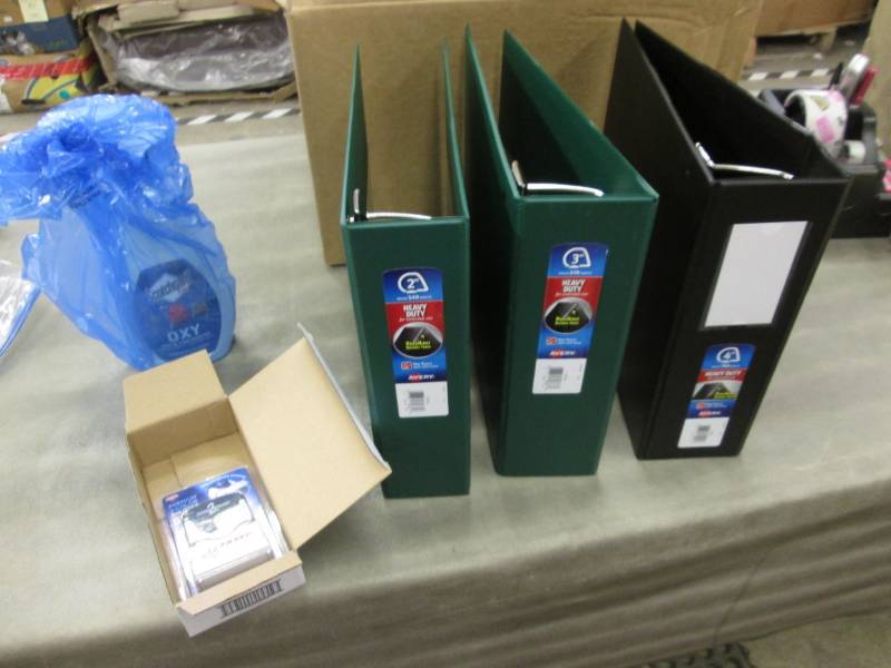 lot 124 image: 3 HD Avery Binders, Shutter Stamp, ...