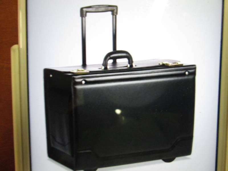 lot 196 image: Stebco Rolling Catalog Case 21.75x1...