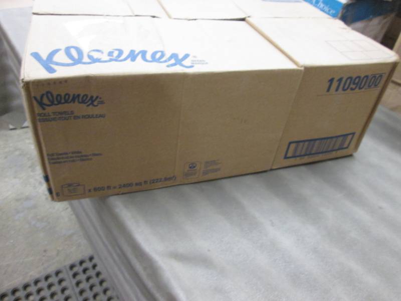 lot 200 image: Kleenex Hard Roll Towels 8  X 600 ...