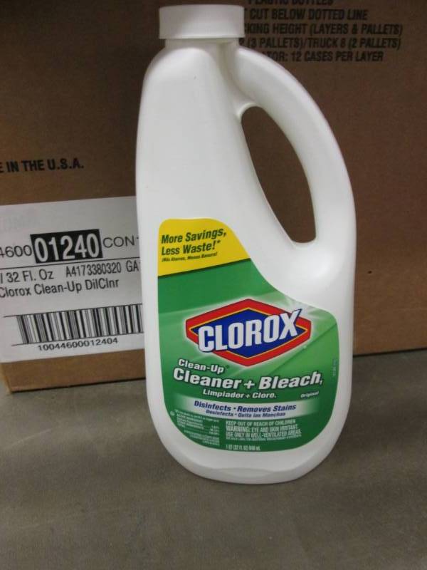 lot 213 image: 8 Clorox Cleaner & Bleach 32 oz siz...