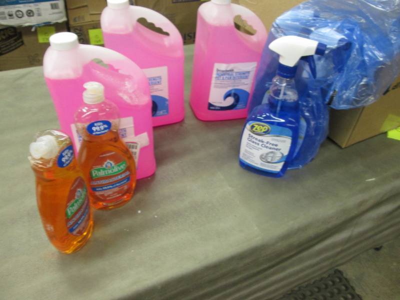 lot 235 image: 3 Gallons Boardwalk Pot & Pan Deter...