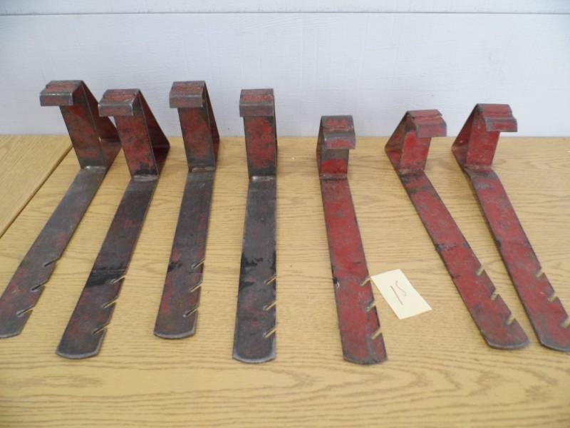 lot 18 image: Roof Brackets