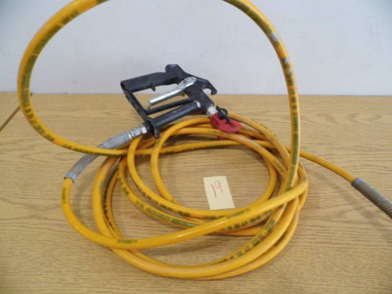 lot 19 image: Paint Spray Nozzle w Hose