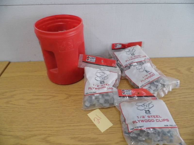 lot 21 image: Steel Plywood Clips