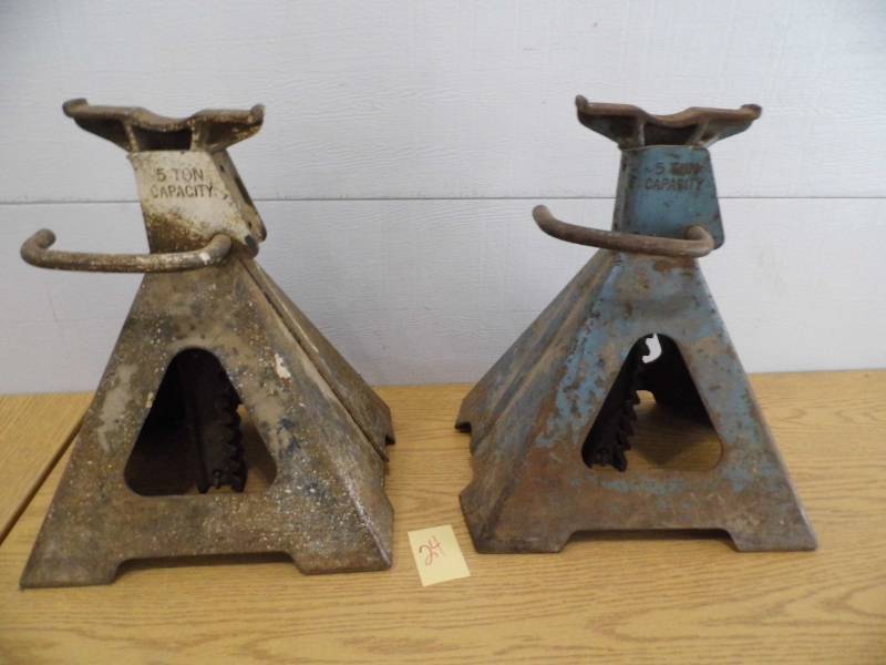 lot 24 image: Pair 5 Ton Jack Stands