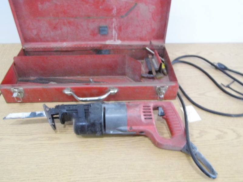 lot 30 image: Milwaukee Sawzall