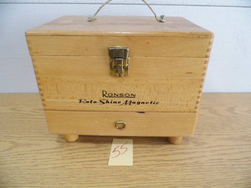 lot 55 image: Ronson Shoe Shine Kit