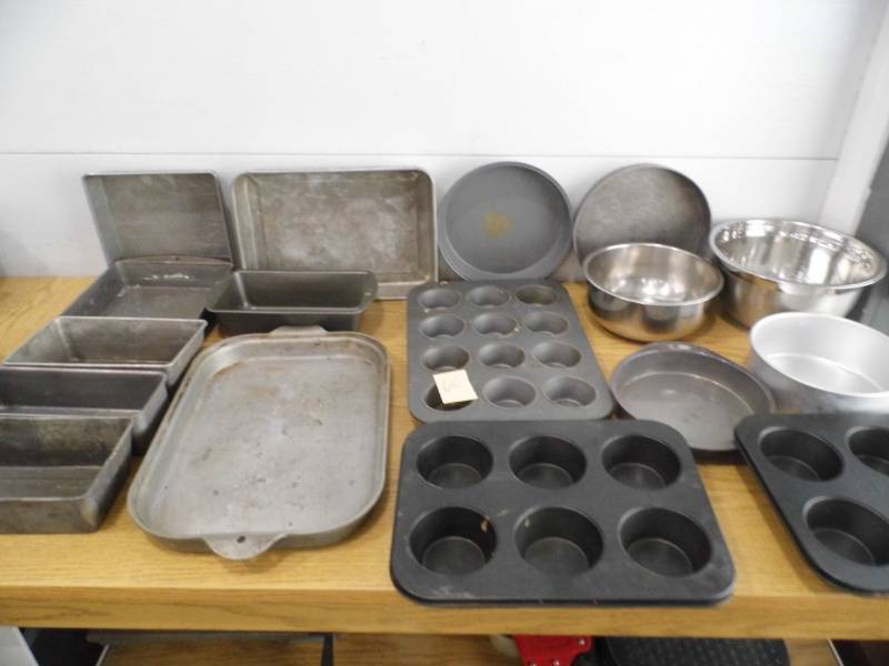 lot 60 image: Metal Baking Pans  Bowls