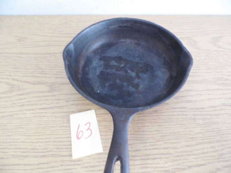lot 63 image: Wagner Cast Iron Skillet