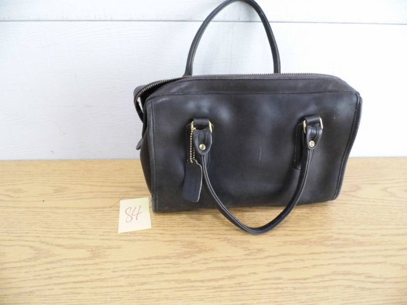 lot 84 image: Coach Purse