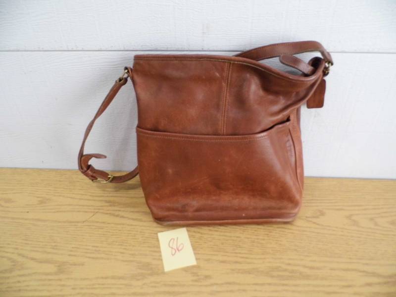 lot 86 image: Coach Purse