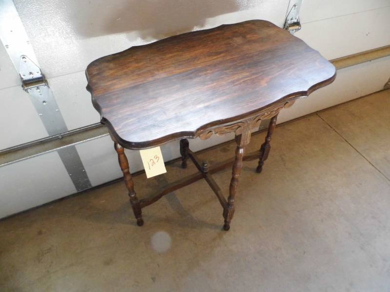 lot 123 image: Antique SideTable
