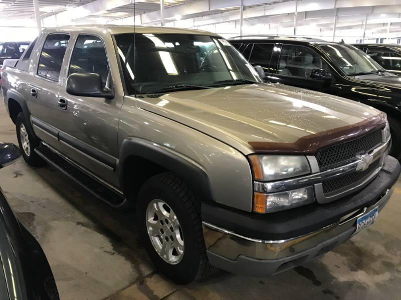 lot 8 image: 2003 Chevrolet Avalanche 4x4