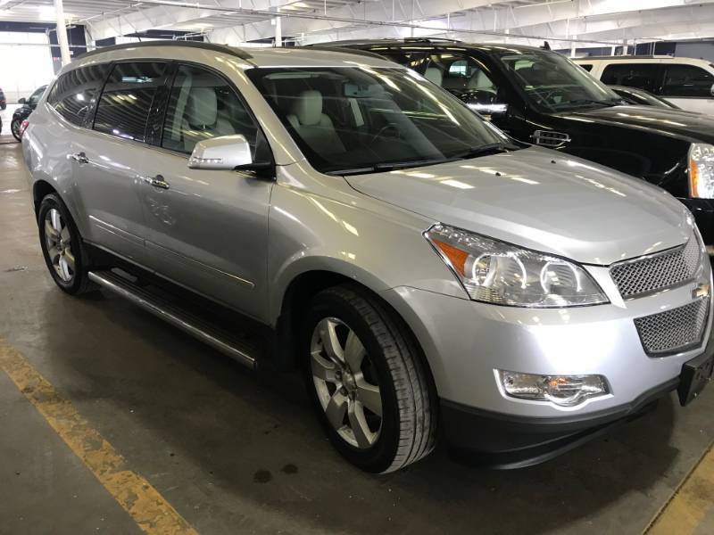 lot 21 image: 2010 Chevrolet Traverse LTZ AWD