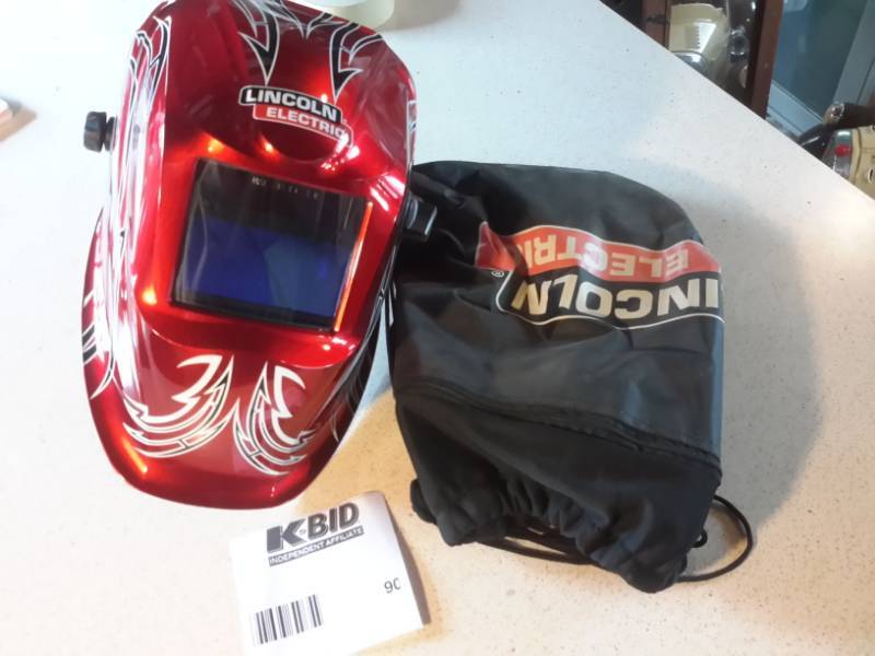 lot 90 image: Lincoln Electric Welding Helmet.. NEW