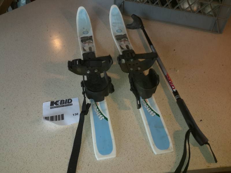 lot 138 image: Child size cross country Skiis..