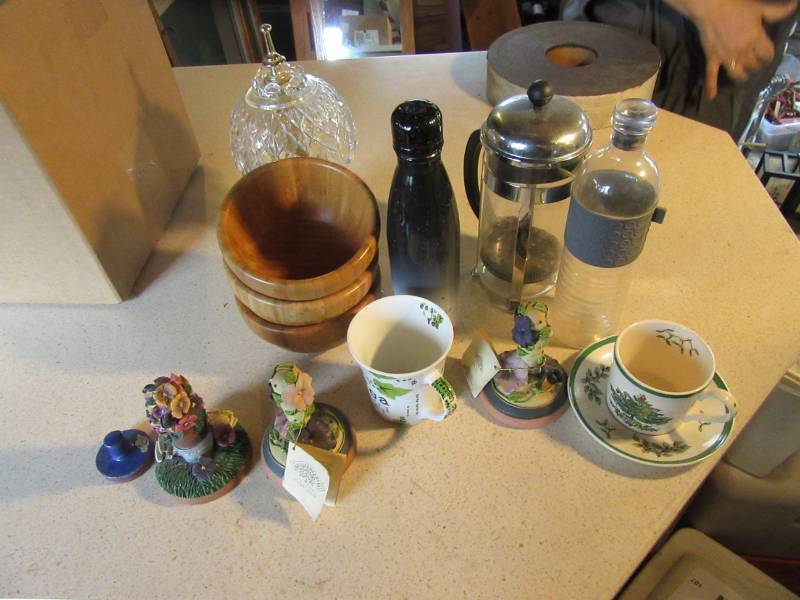 lot 100A image: Misc. glass and service items