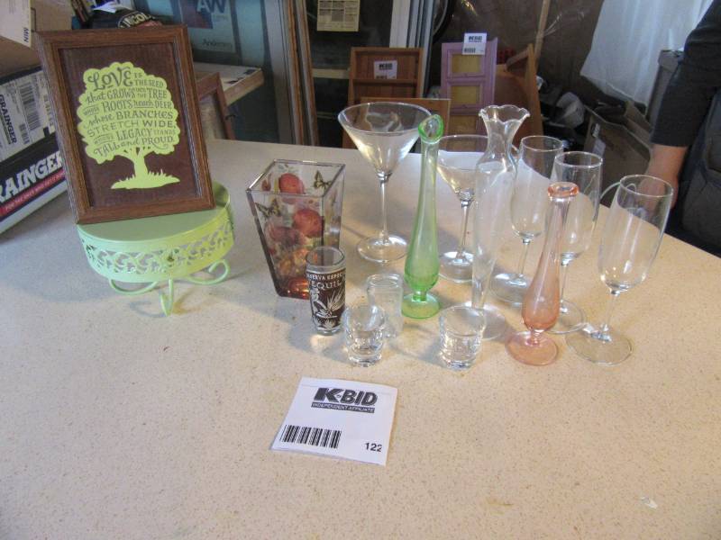lot 122 image: Misc. Glassware as pictured