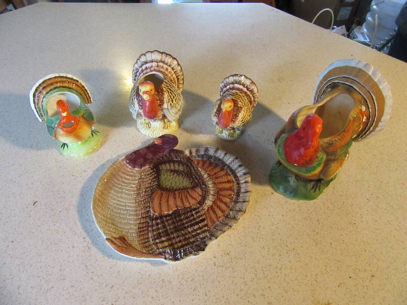 lot 121 image: Department 56 Turkey theme serving plate and turkey dcor