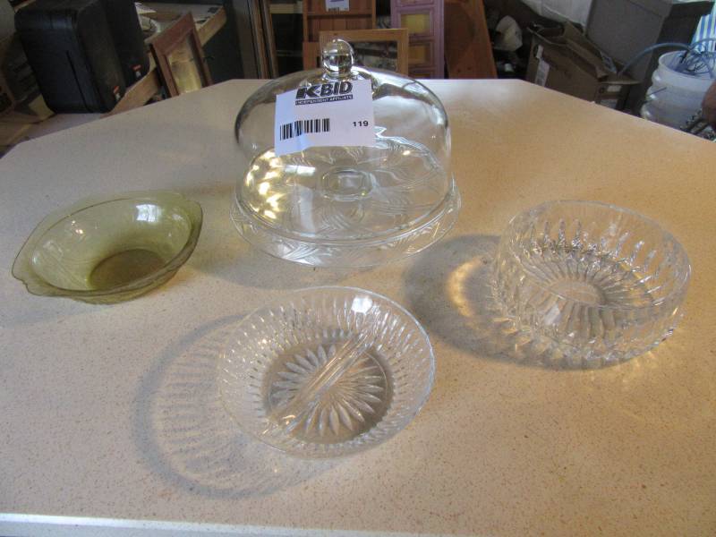 lot 119 image: Glass serving pieces.. A few chips..